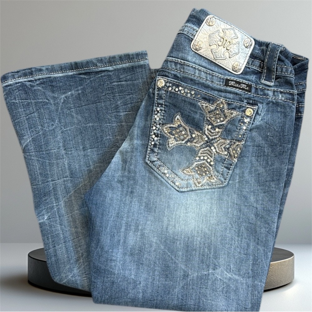 Miss Me Mid Rise Easy Boot Curvy Fit